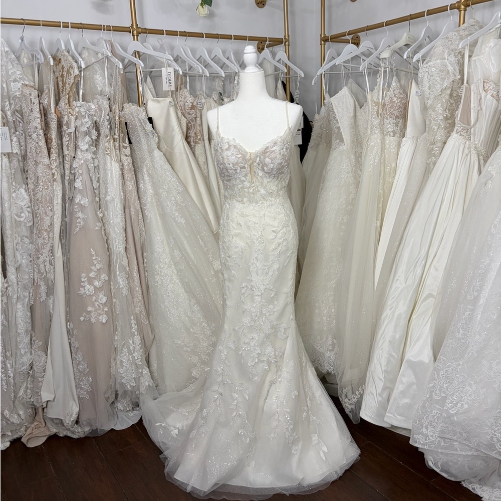 Elegant Lace Wedding Dress